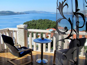 Apartment for two persons with sea view in Trogir near the beach